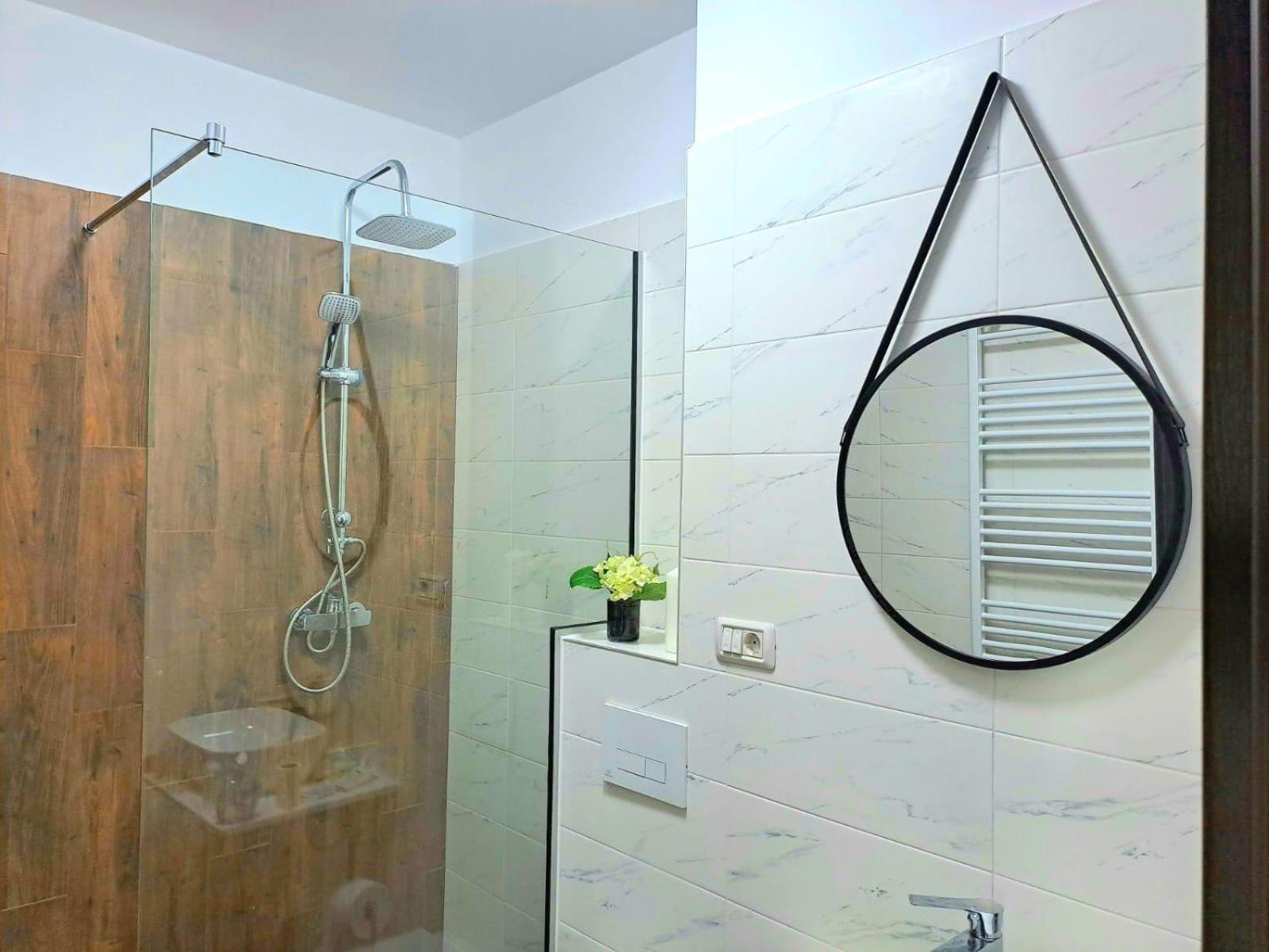 Mountain Breeze Luxury Apartment Ac & Parcare Privata براشوف المظهر الخارجي الصورة